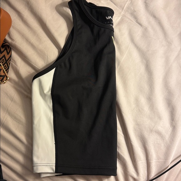 RVCA - Picture 4 of 4